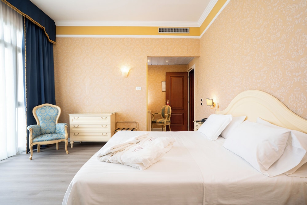 JUNIOR SUITE, DOUBLE BED