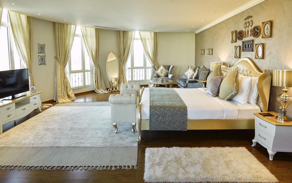 1 Bedroom, Palace, Superior, Suite, City View, Club Lounge Access