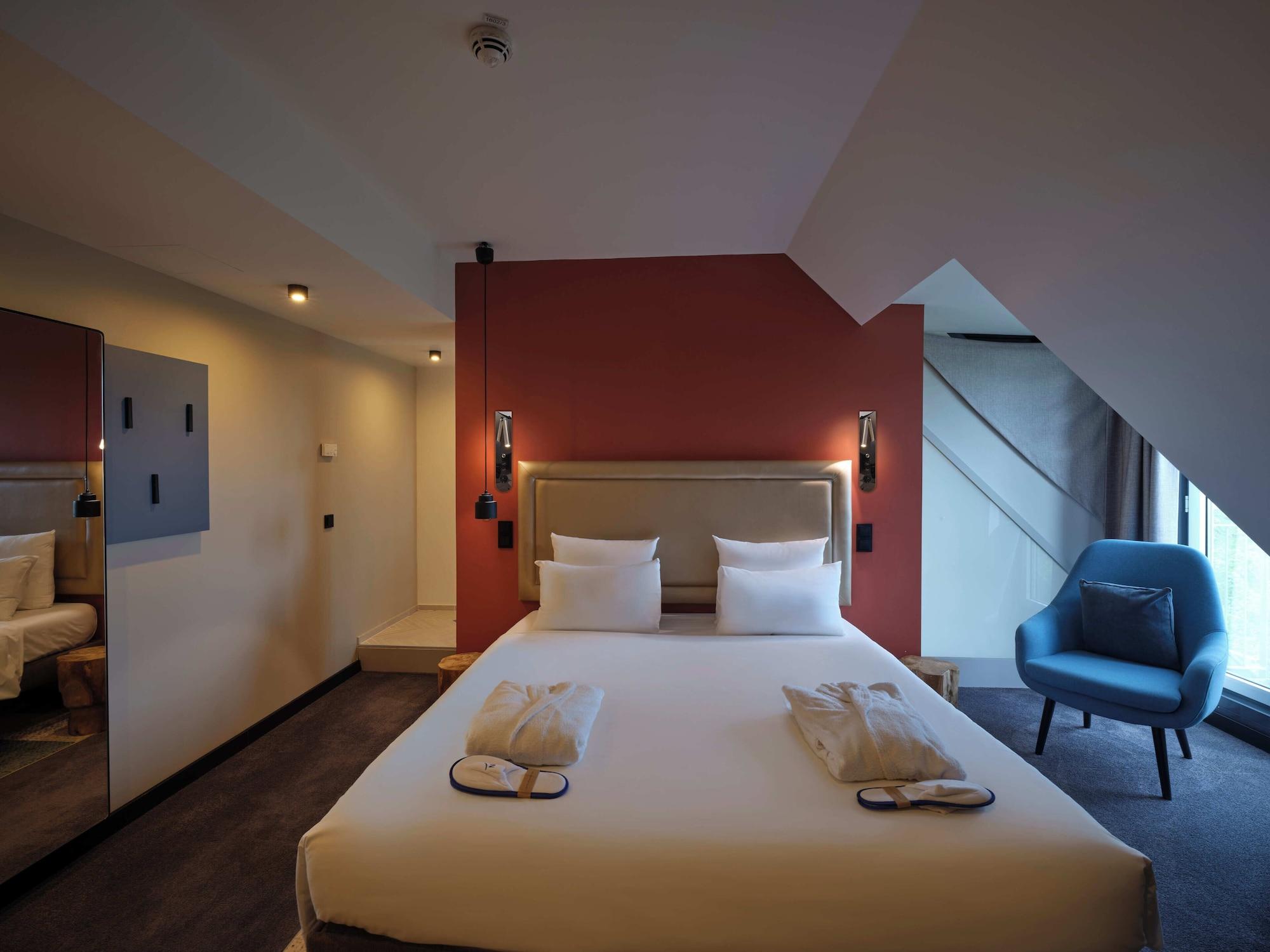 Superior, Suite, Skyline View
