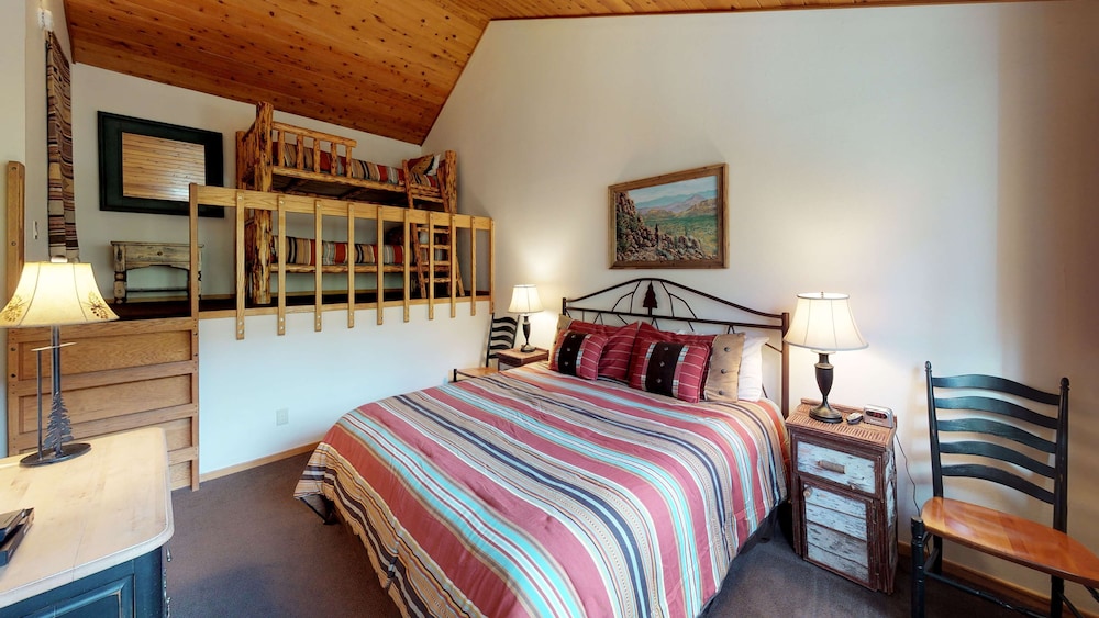 4 Bedrooms, Condo, Gold