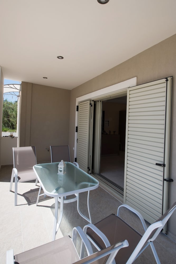 Bounatsa Studios & Apartments 32/43