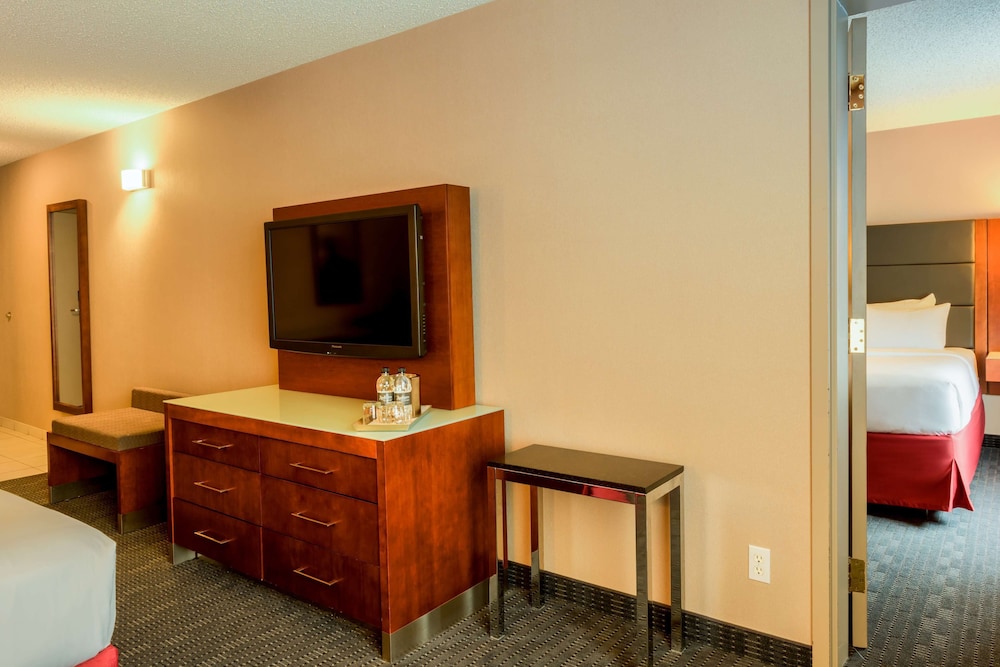 Radisson Hotel & Suites Fort McMurray — photo 5