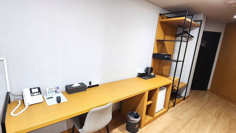 Kwangsu Hotel 35/52