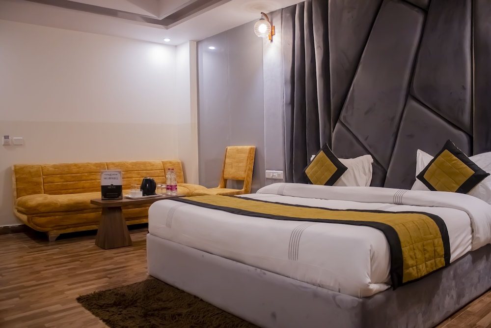 HOTEL AIRPORT CITY 7/56