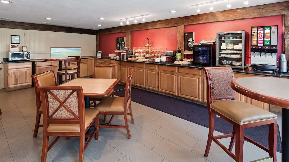 Best Western Inn & Suites Rutland-Killington 40/48