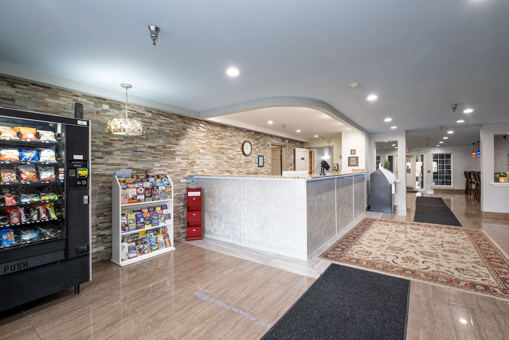Hilltop Inn & Suites - North Stonington 9/60