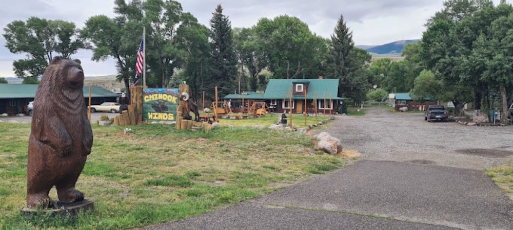 Chinook Winds Motel 68/76