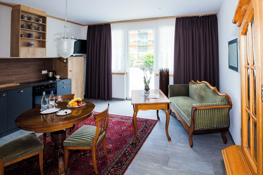 Carlton-Europe Vintage Adult Hotel 41/56