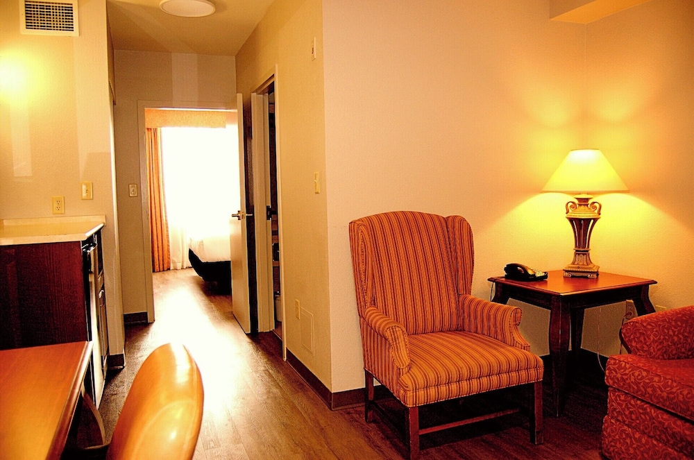 Suite, King Bed, Sofa