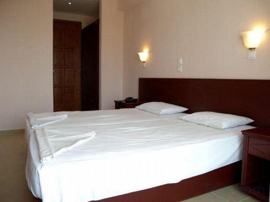 TWIN/DOUBLE ROOM