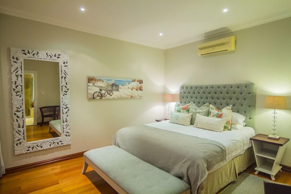 The Hamptons Guest House 9/50