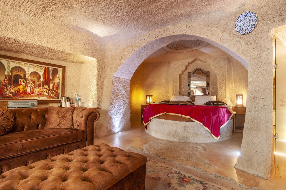 Ottoman Cave Suites 3/77