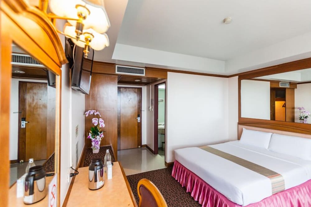 V L Hatyai Hotel 25/65
