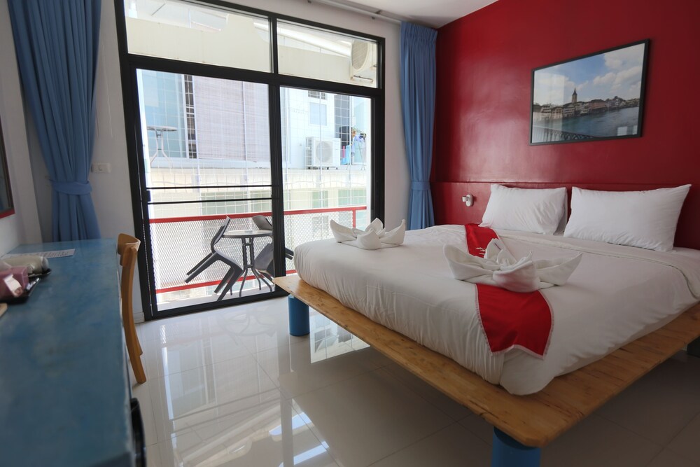 ECONOMY, DOUBLE BED, BALCONY