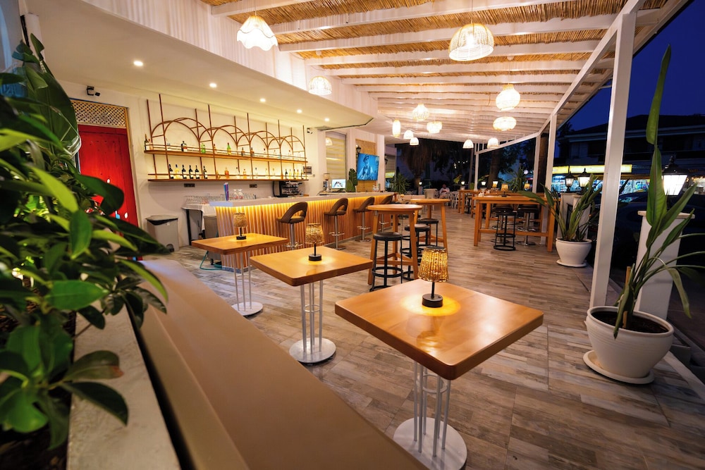 Aurasia Sea Side Hotel 16/63