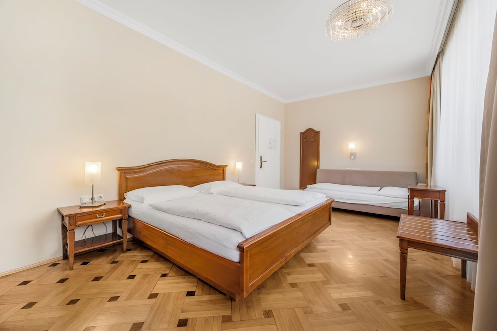 غرفة ثلاثية بسرير مزدوج وسرير فردي، Villa Ceconi By Das Grune Hotel Zur Post - 100 Bio 3/10