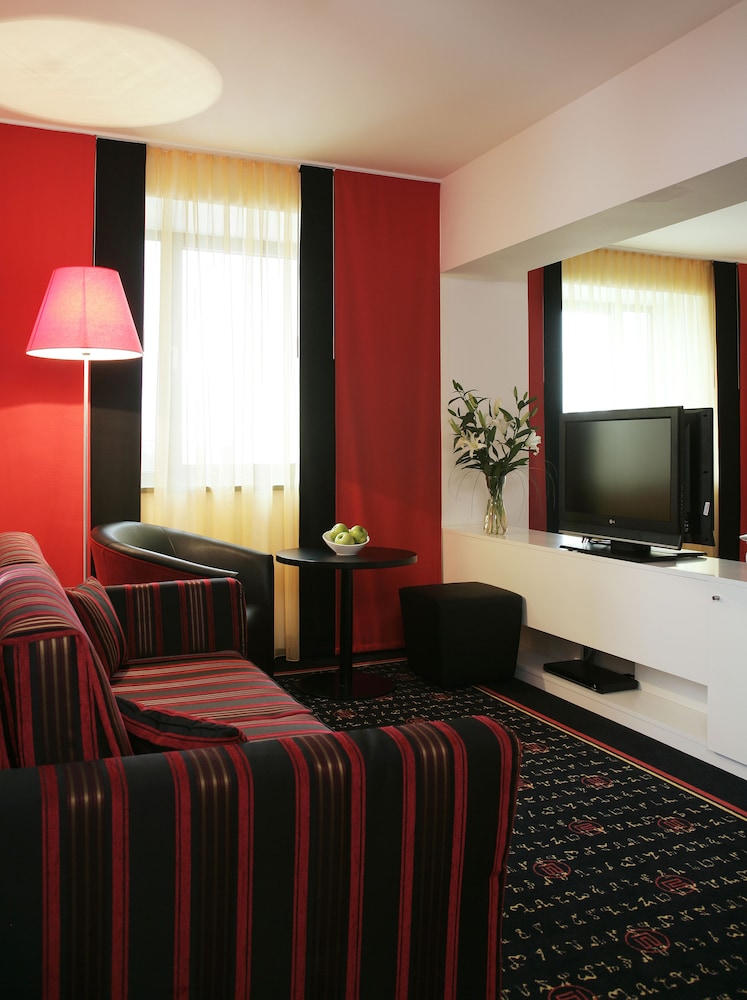 Vienna House Easy by Wyndham Airport Bucharest 32/68