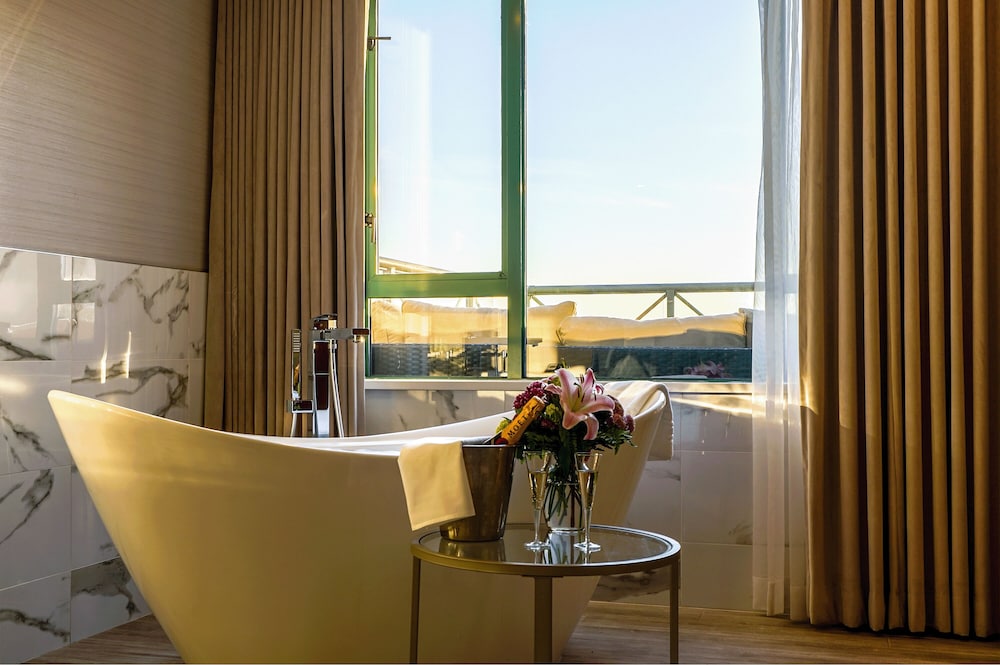 Executive Plaza Hotel Metro Vancouver 49/50