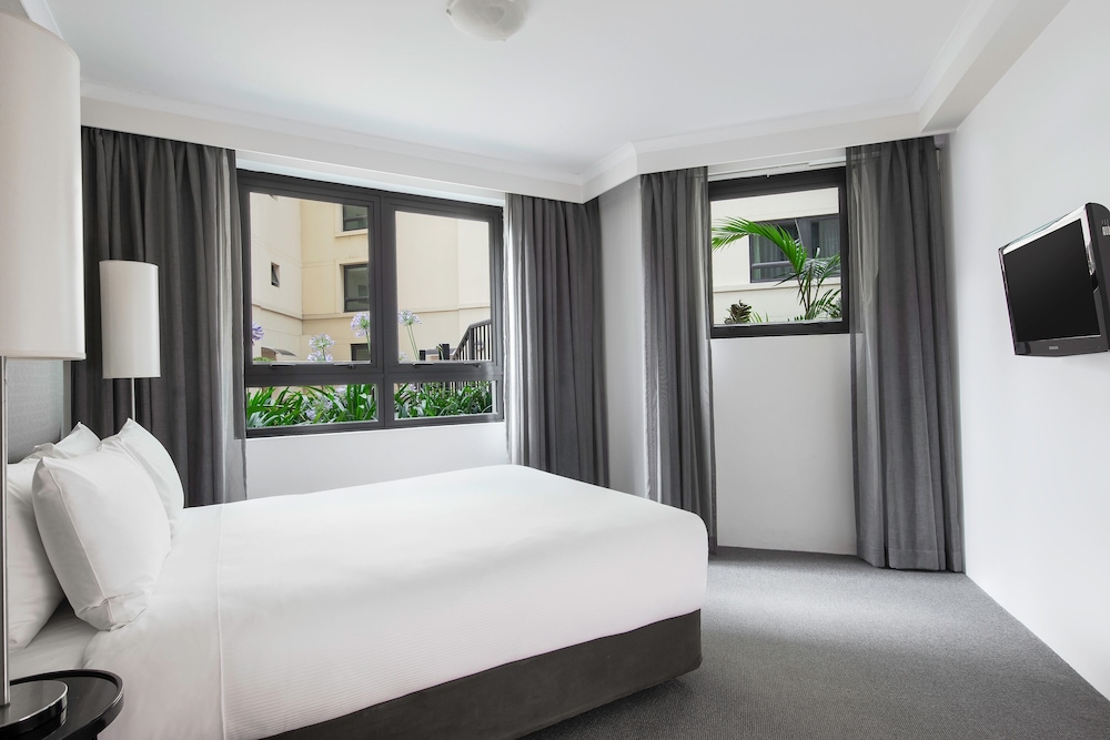Mantra Parramatta 24/72