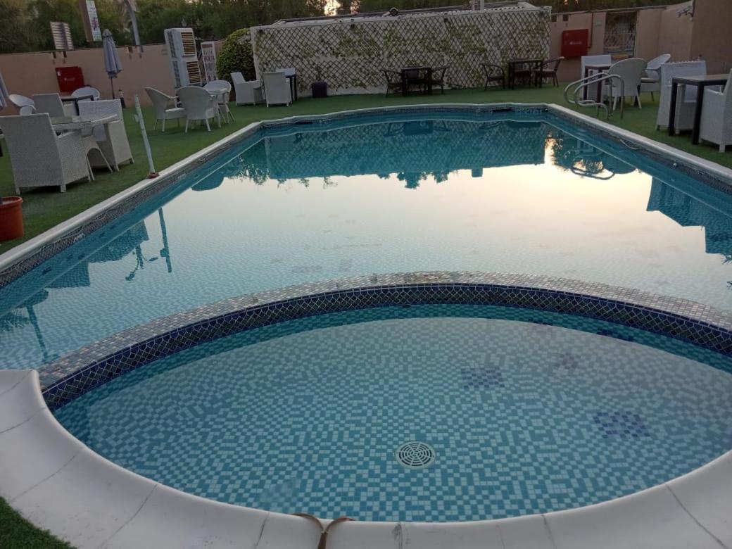 Corniche Palace Hotel 24/45