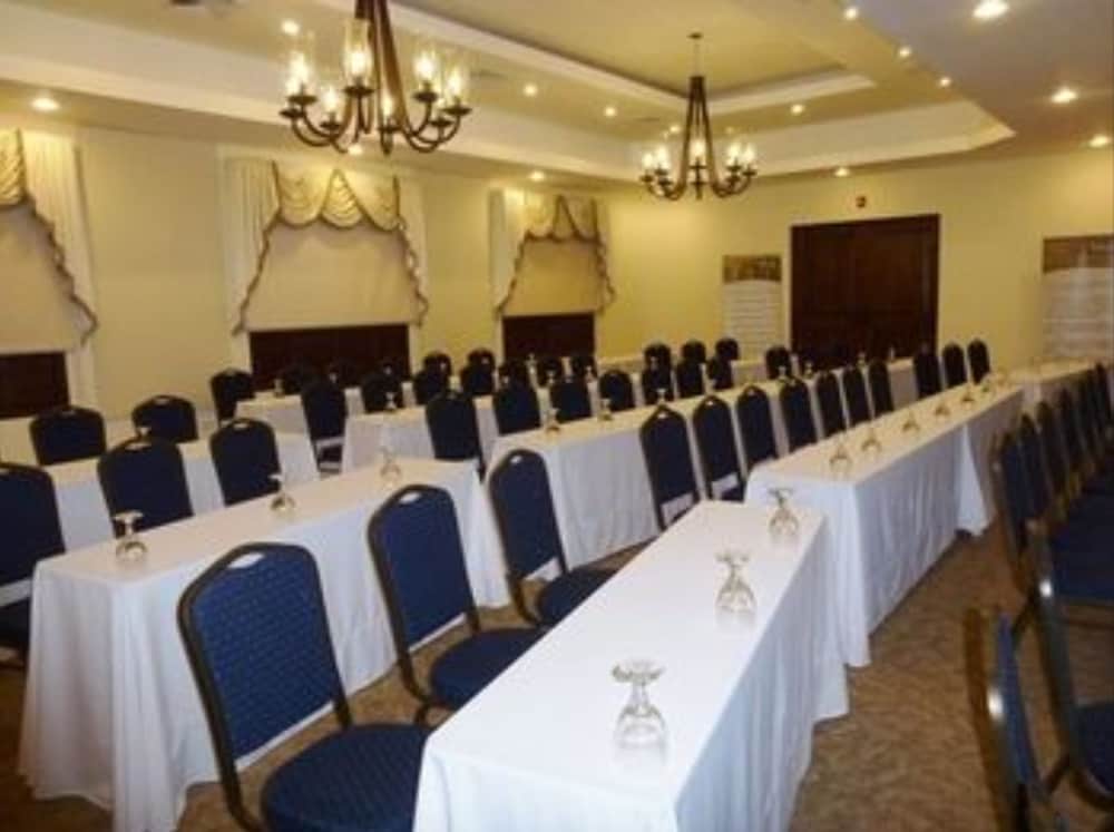 Hotel Los Portales 38/50