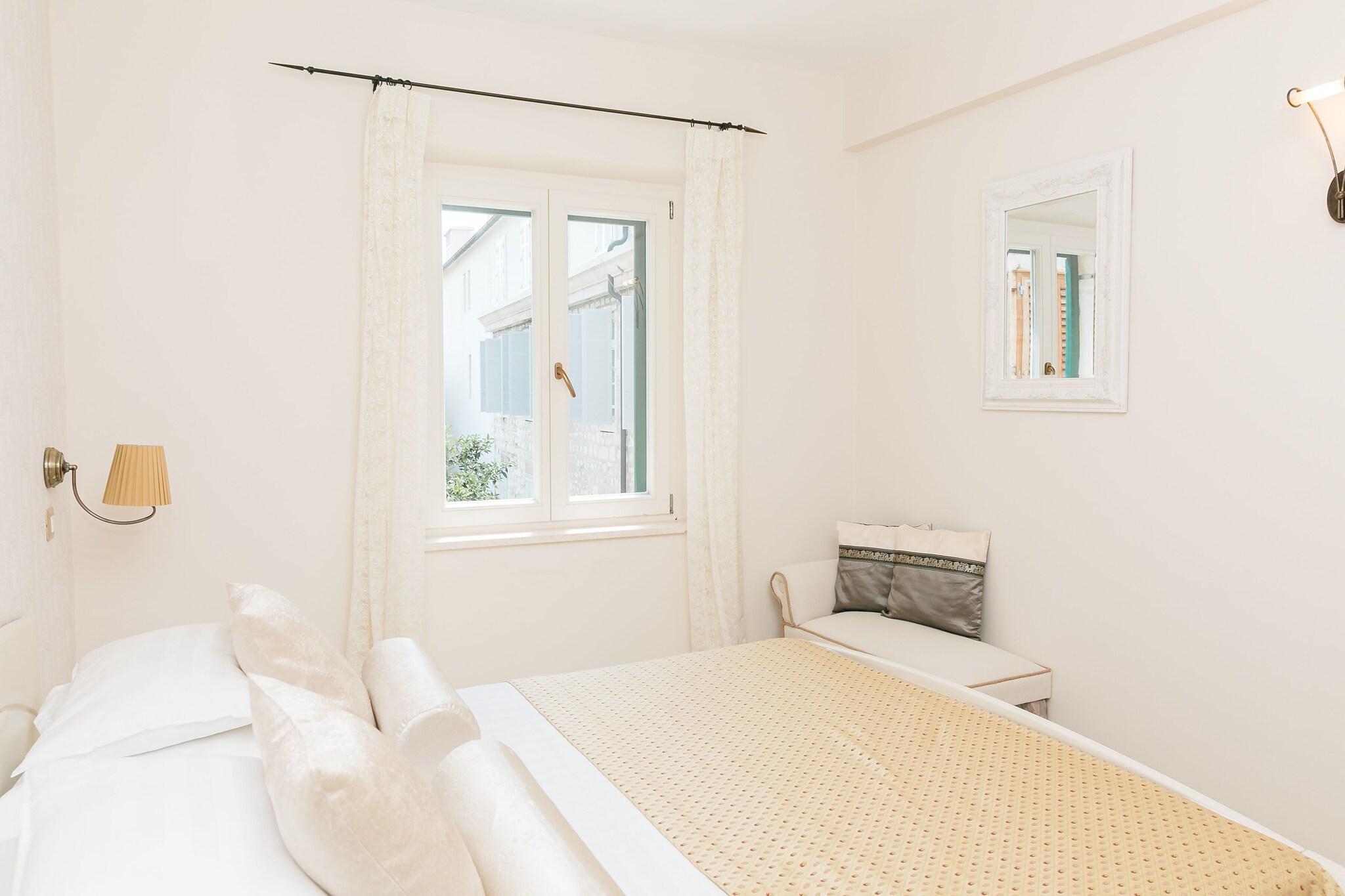 Suite, City View