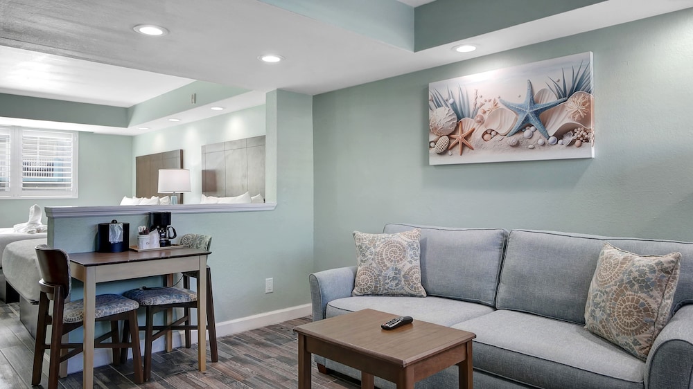 The Boardwalk Inn Suites 28/50