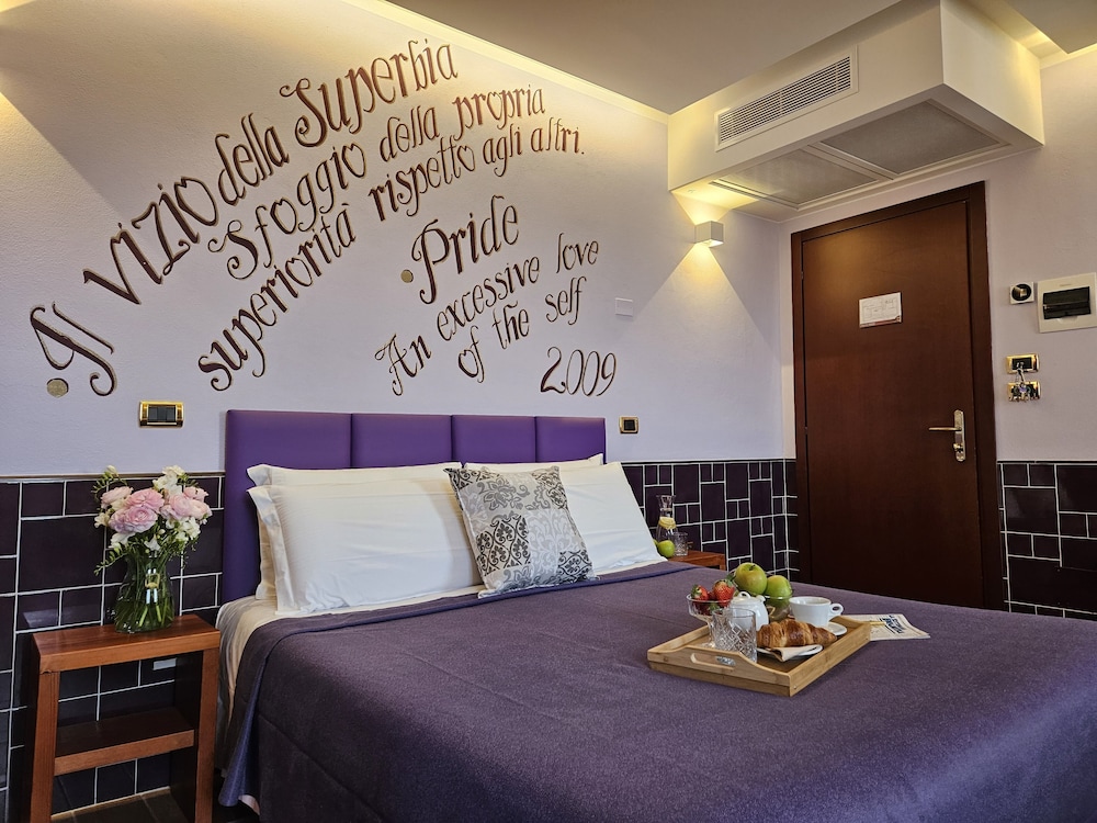 ROOM, DOUBLE BED, JETTED TUB