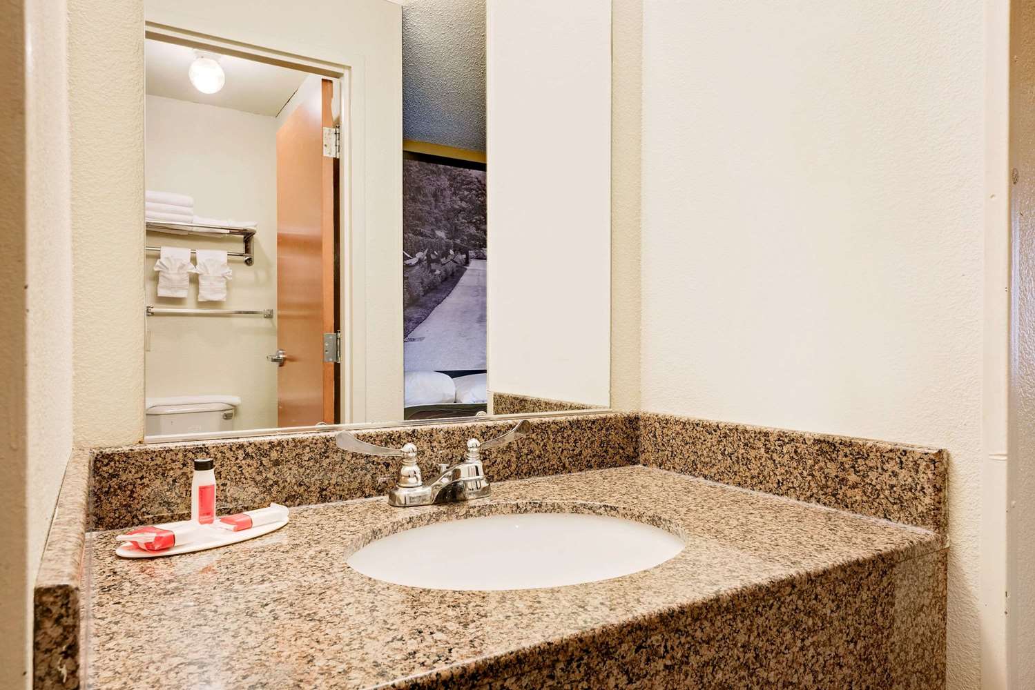 Super 8 By Wyndham Allentown 20/21