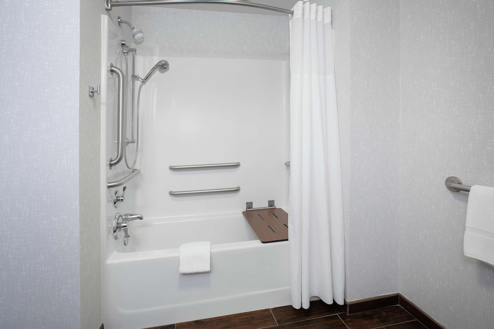 Hampton Inn Bellevue Nebraska 18/41