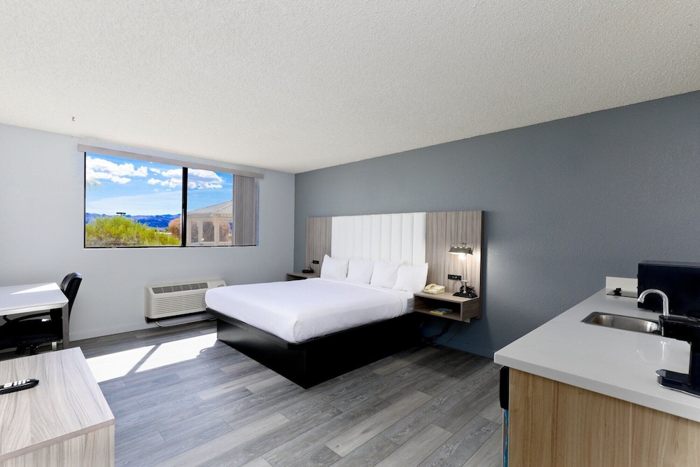 Studio6 Suites Lake Havasu City AZ 29/61