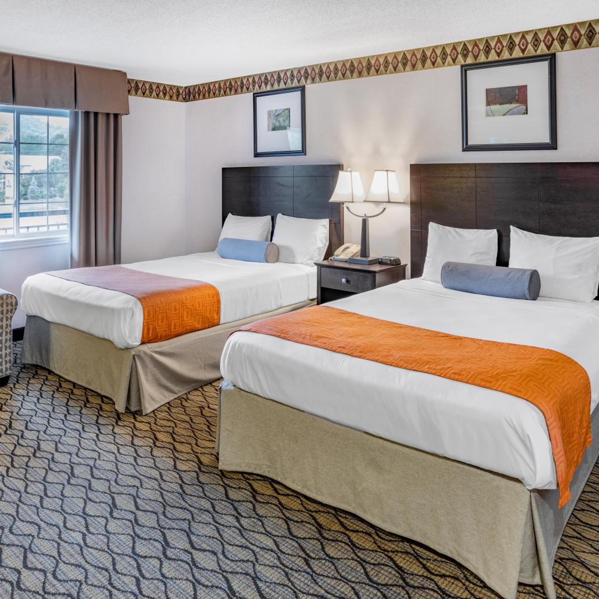 Room, 2 Queen Beds, Howard Johnson by Wyndham Lenox 3/7