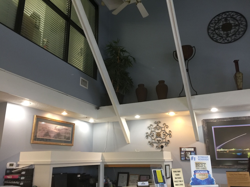 Days Inn By Wyndham Cocoa Beach Port Canaveral 30/44