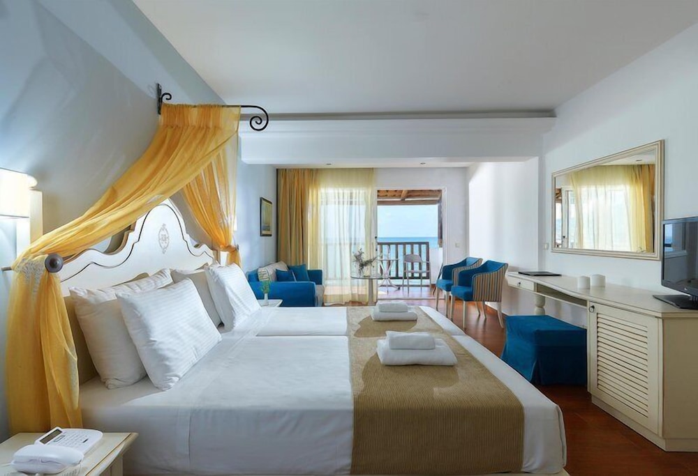 2 Rooms, Premium, Suite, Double Bed, Beach Front, Sofa