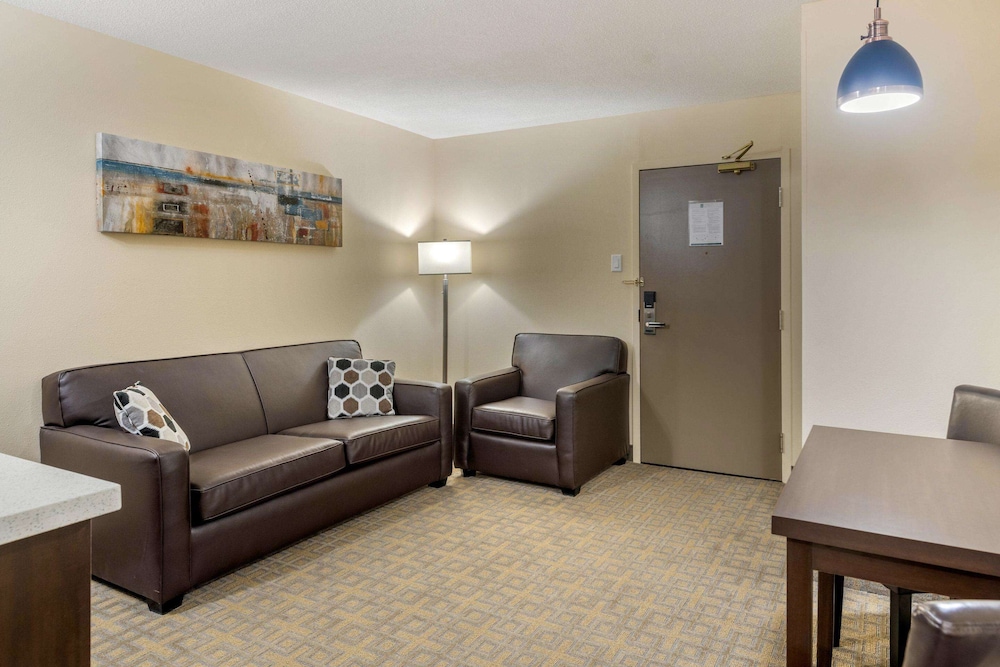 Quality Inn & Suites Bathurst, NB 24/50