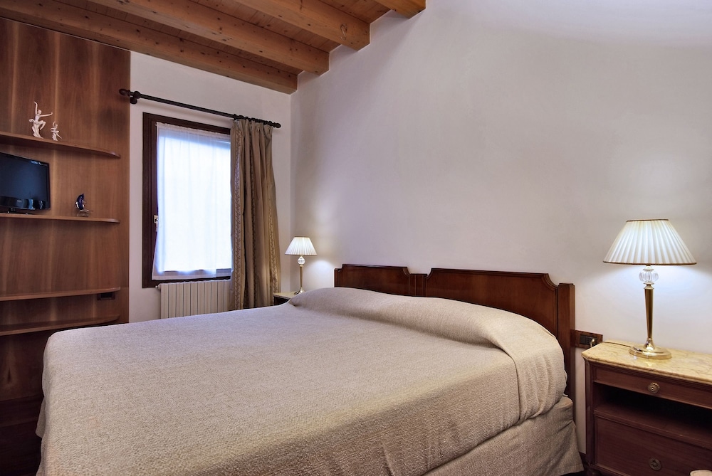 500 Bed And Breakfast 11/30