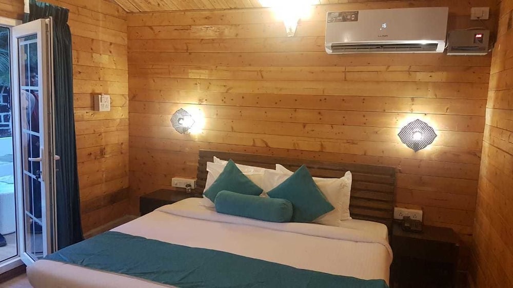 Paradise Village Resort 27/66