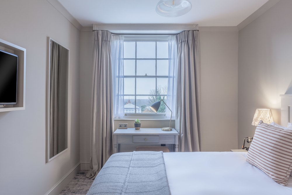 COZY, GEORGIAN, DOUBLE BED