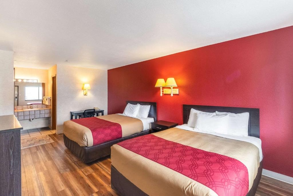 ROOM, 2 DOUBLE BEDS