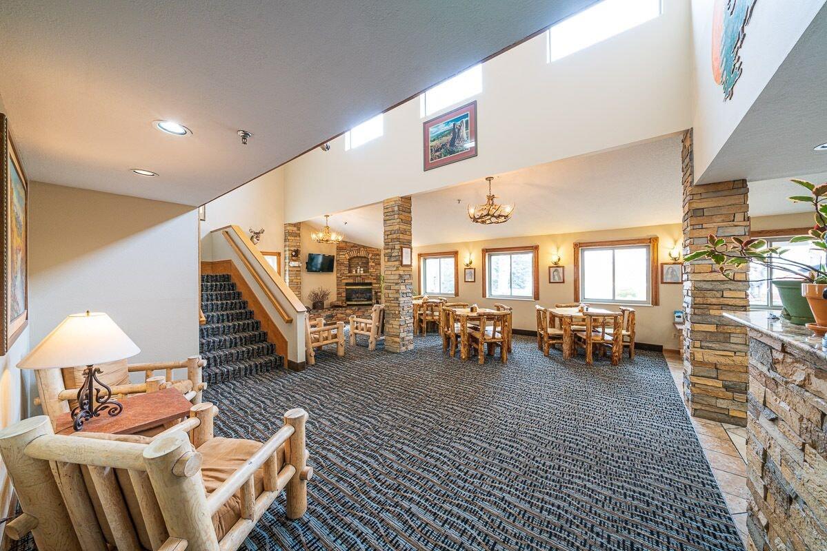 Alpine Inn & Suites 14/21