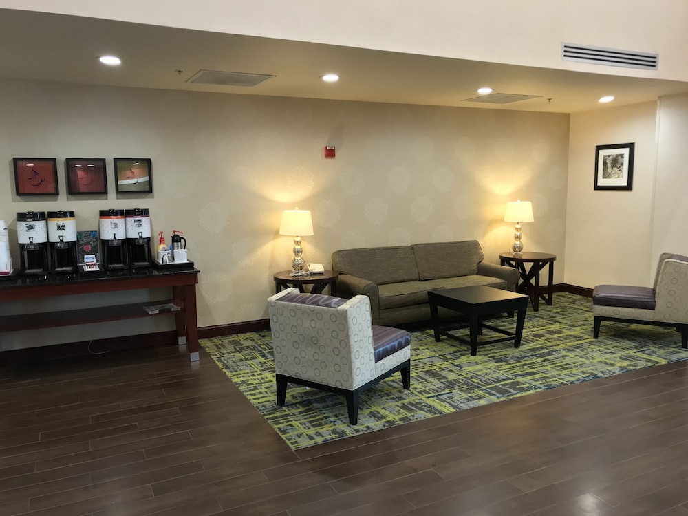 Hampton Inn & Suites Lamar 33/51