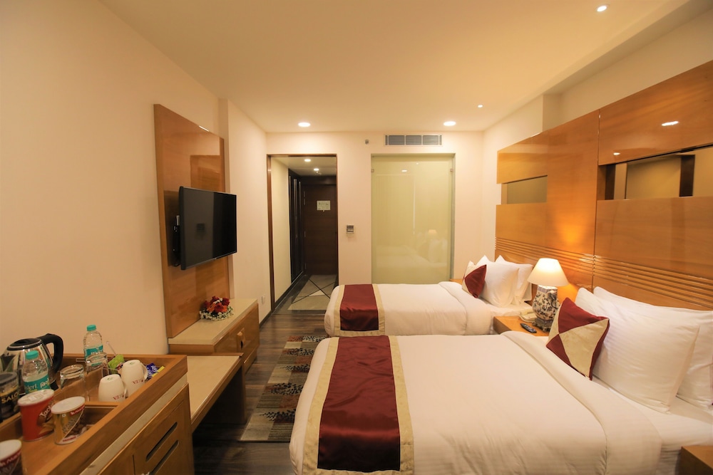 Hotel La New Delhi 12/40