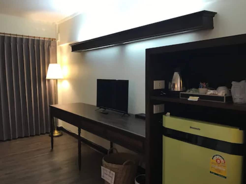 Nak Nakara Hotel 53/74