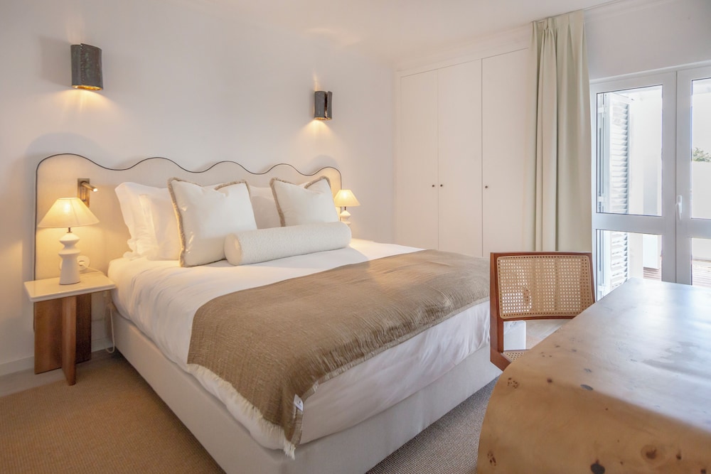 1 BEDROOM, APARTMENT, GARDEN VIEW