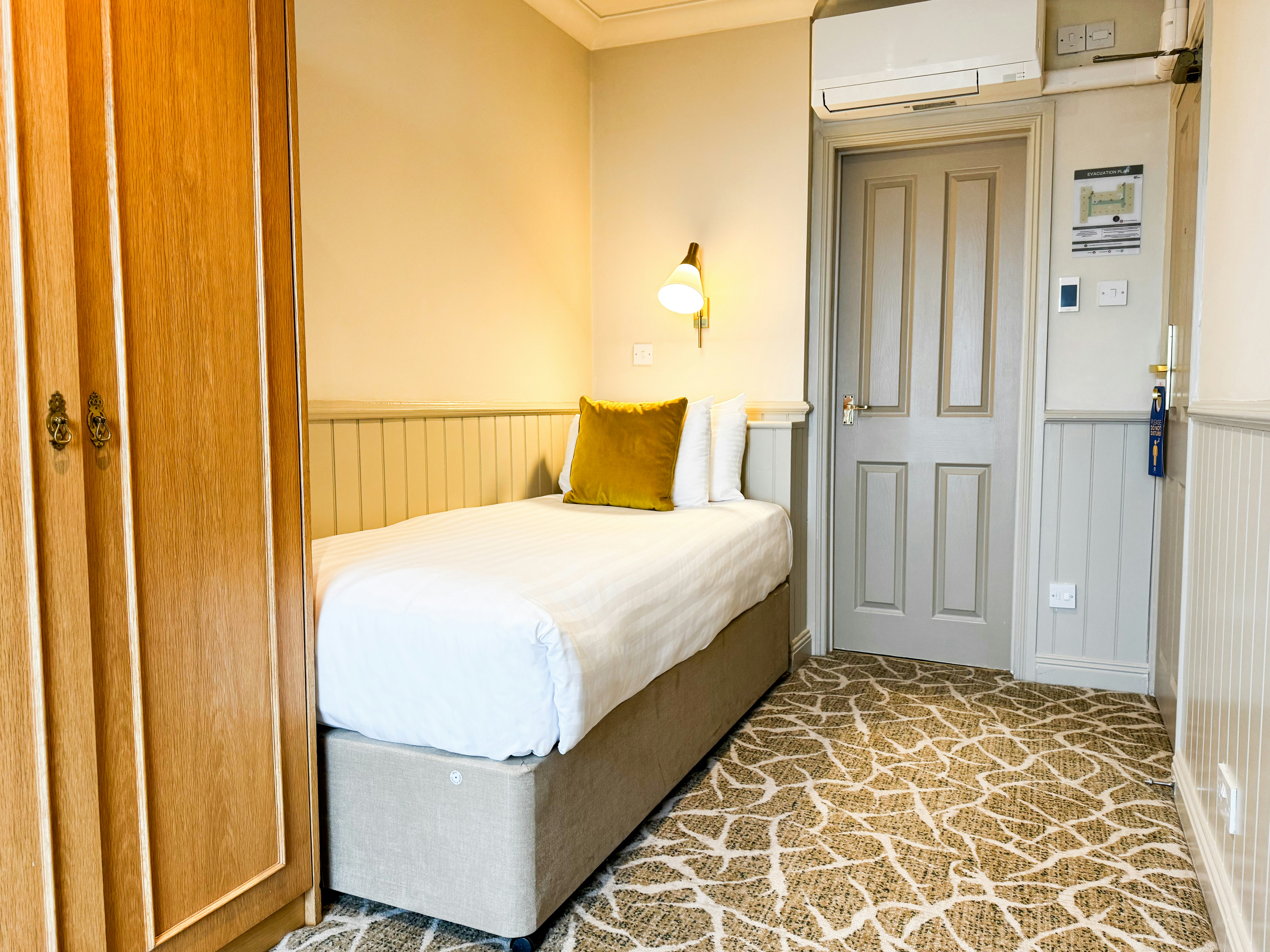 Hermitage Hotel 8/38