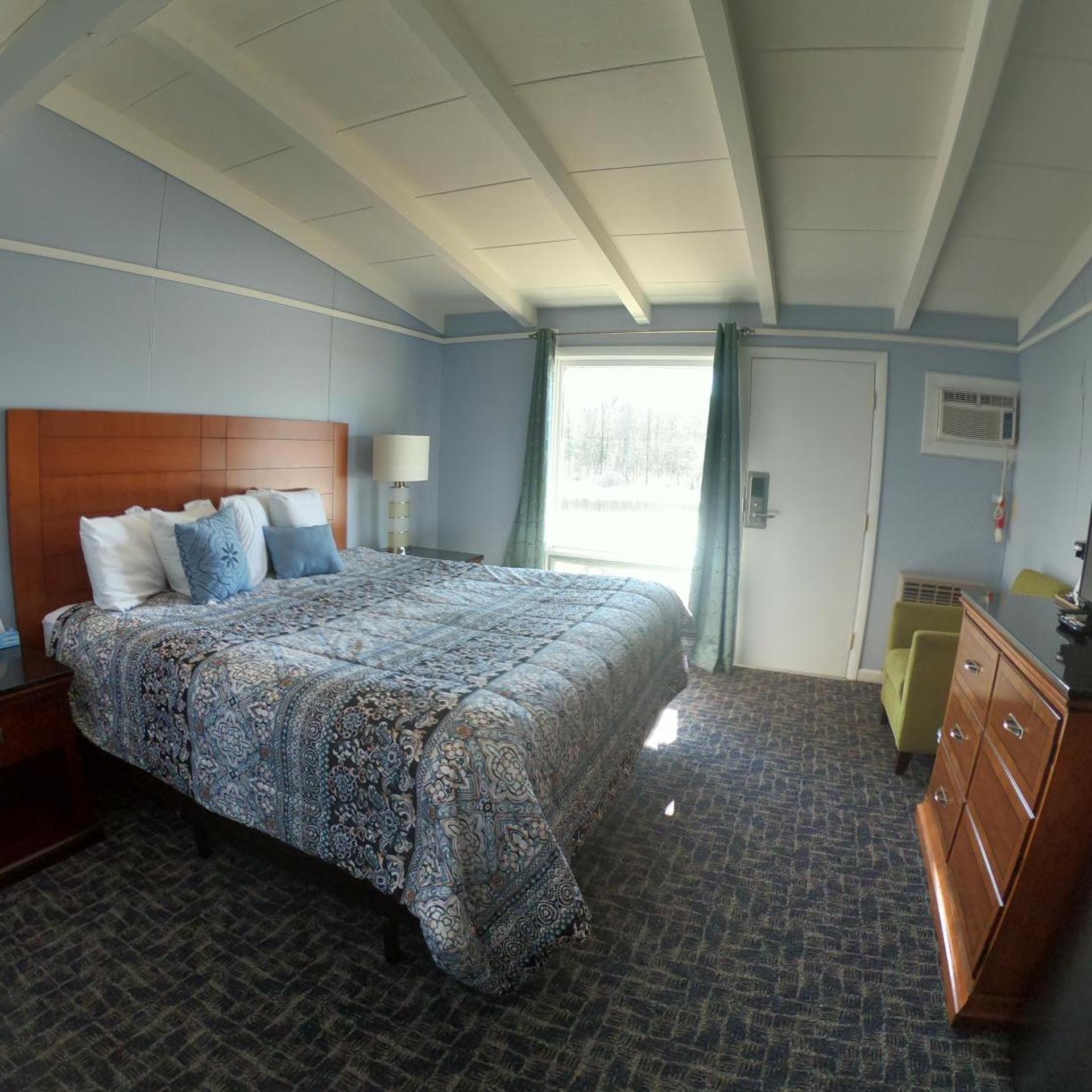 Room, King Bed, River View