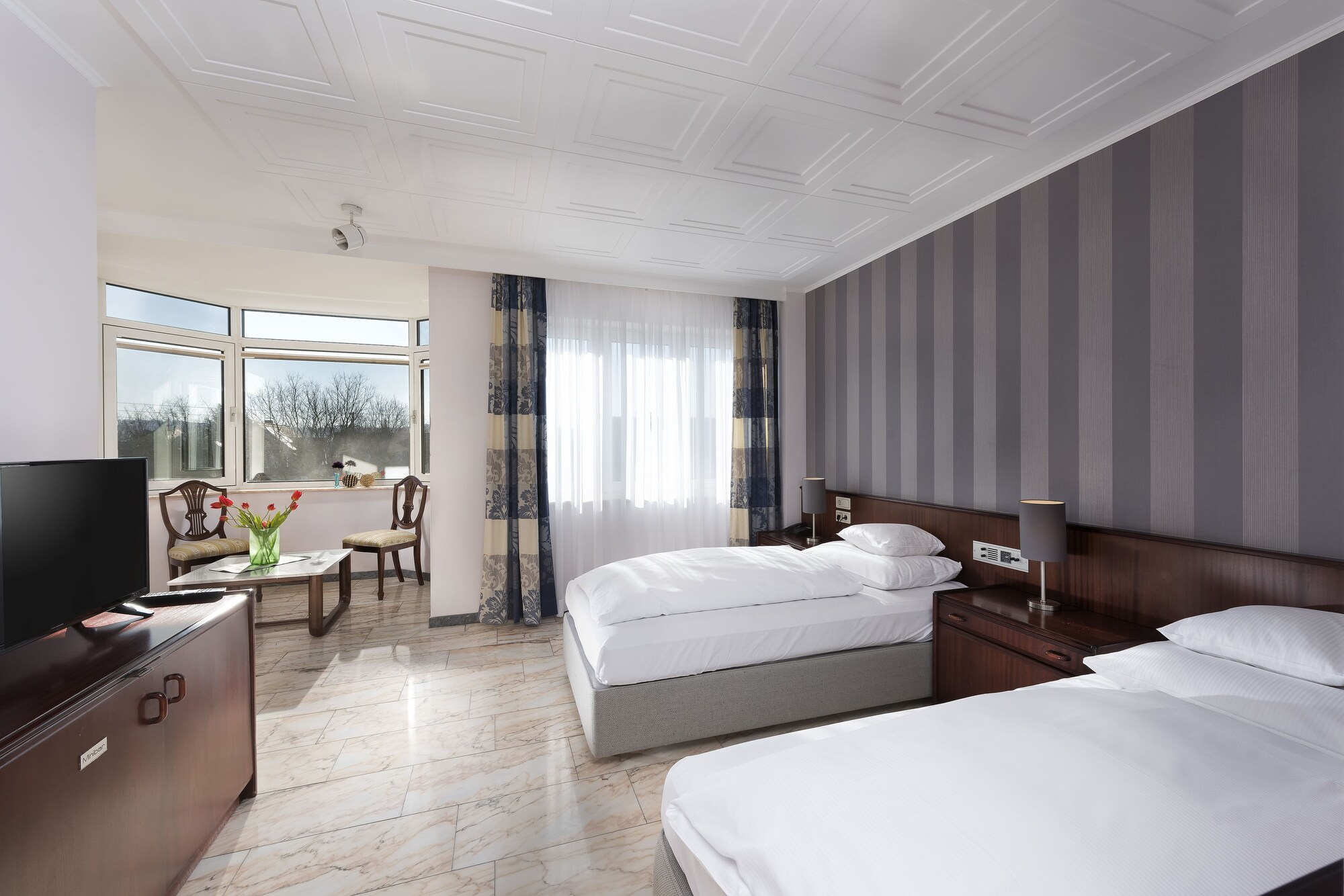 ROOM, SINGLE