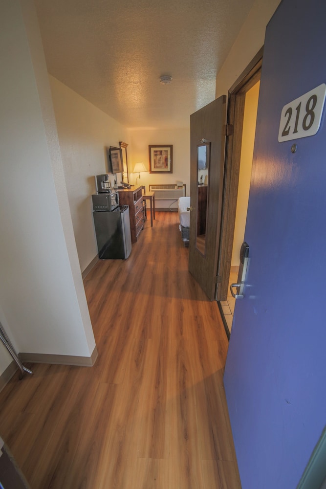 Sunnyside Inn & Suites 42/52