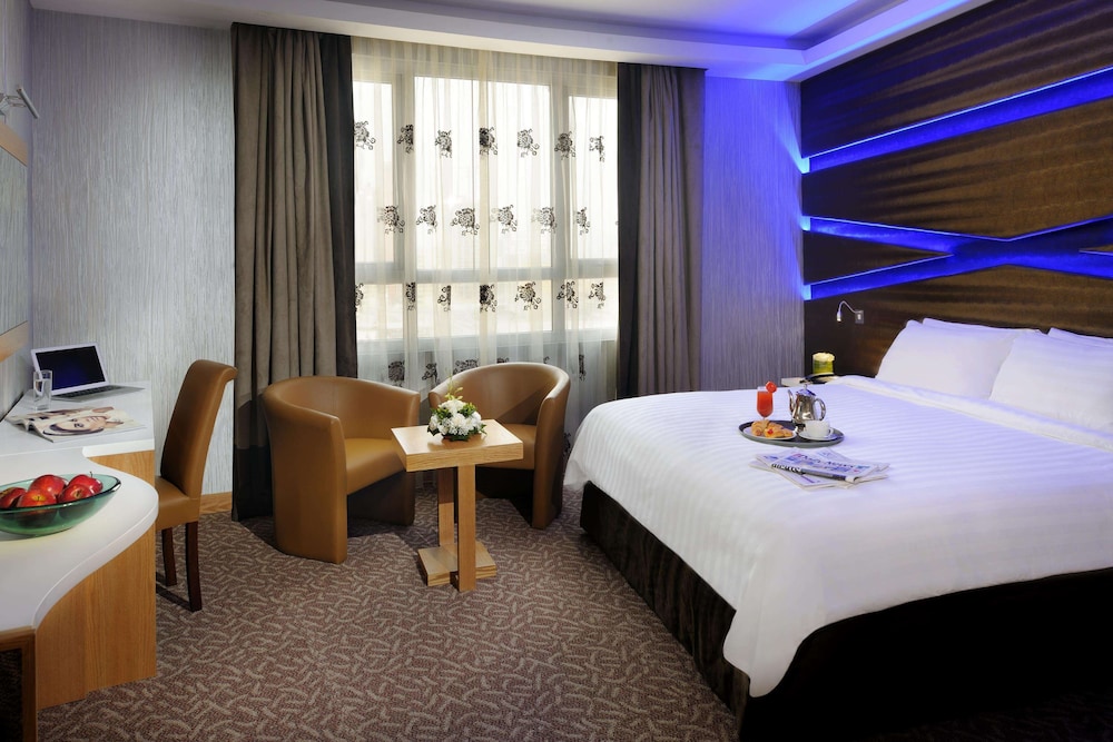 Al Safir Tower 41/72