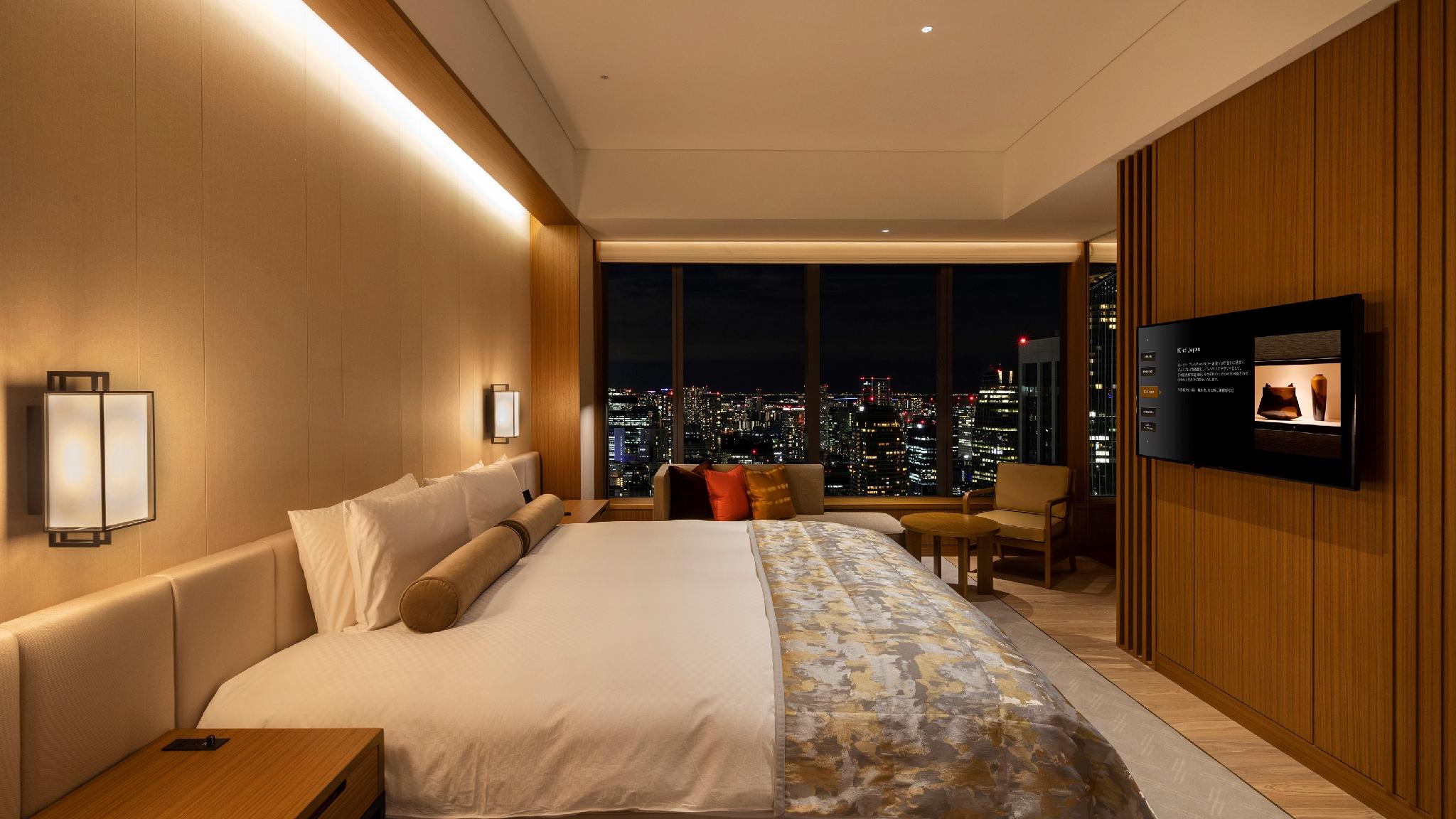 Club, Standard, King Bed, Night View